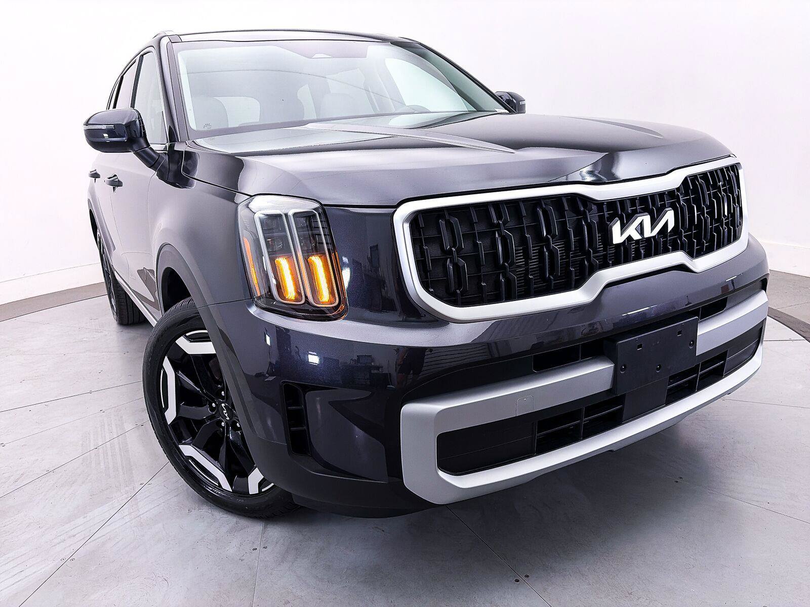 Used 2025 Kia Telluride EX w/ EX Captain's Chair Package FWD image 8