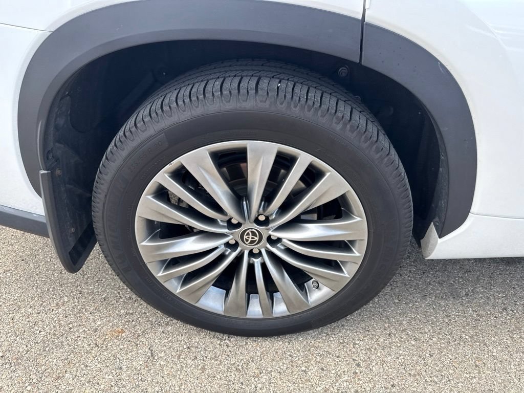Used 2022 Toyota Highlander Platinum AWD/4WD image 16