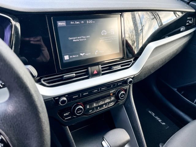 Used 2022 Kia Niro LX image 19