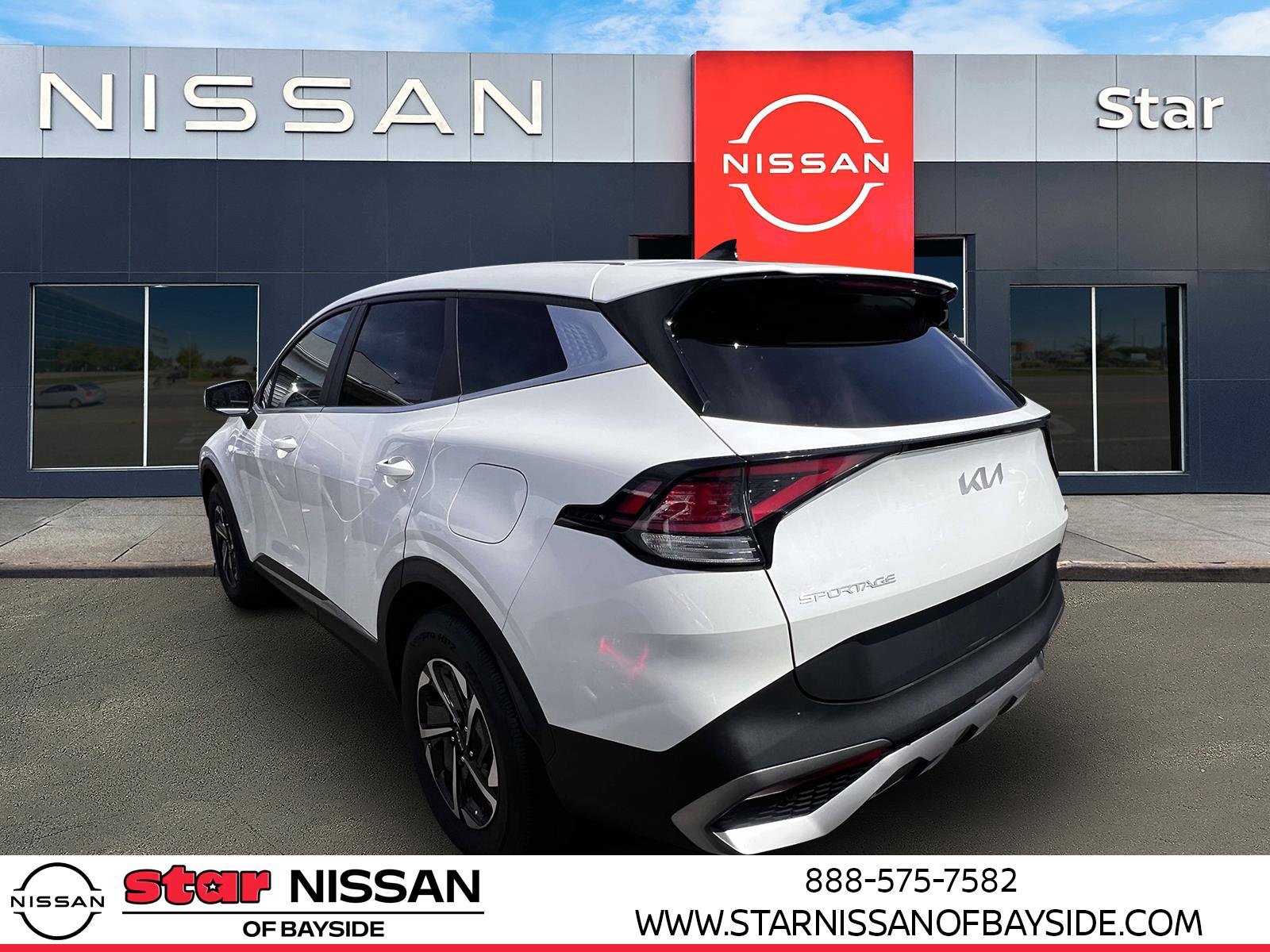 Used 2023 Kia Sportage LX image 3