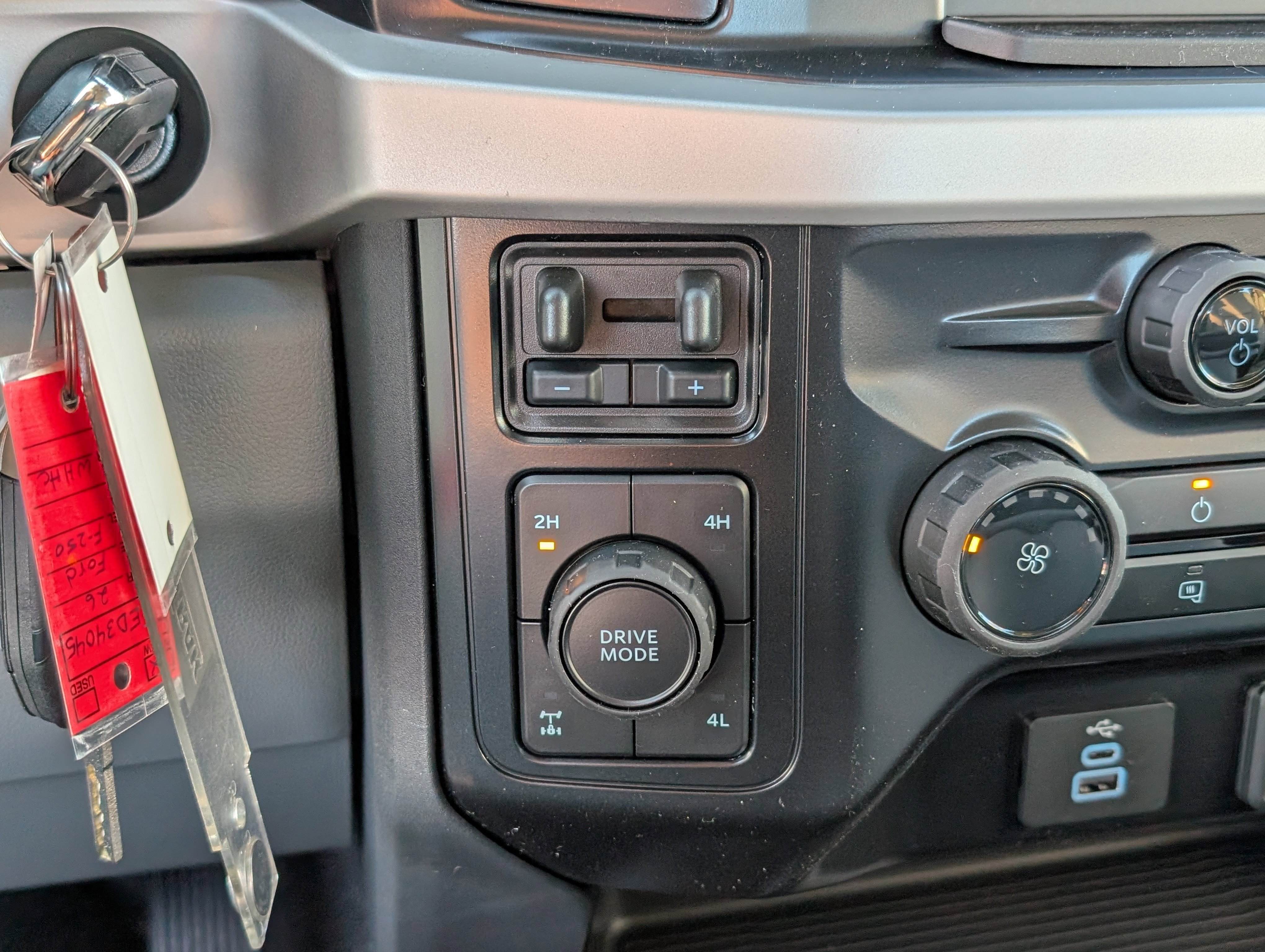 New 2026 Ford F250 XL w/ XL Chrome Package image 18