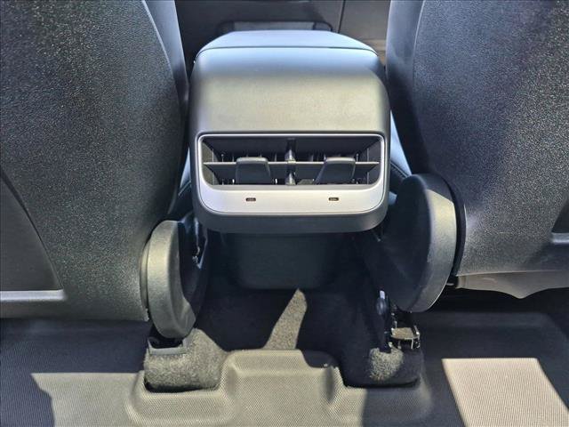 Used 2024 Tesla Model Y Long Range AWD/4WD image 17