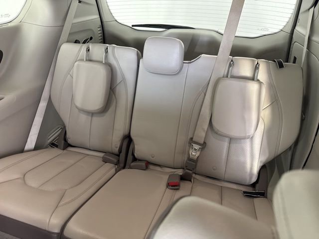 Used 2019 Chrysler Pacifica Touring-L w/ Advanced Safetytec Group image 31
