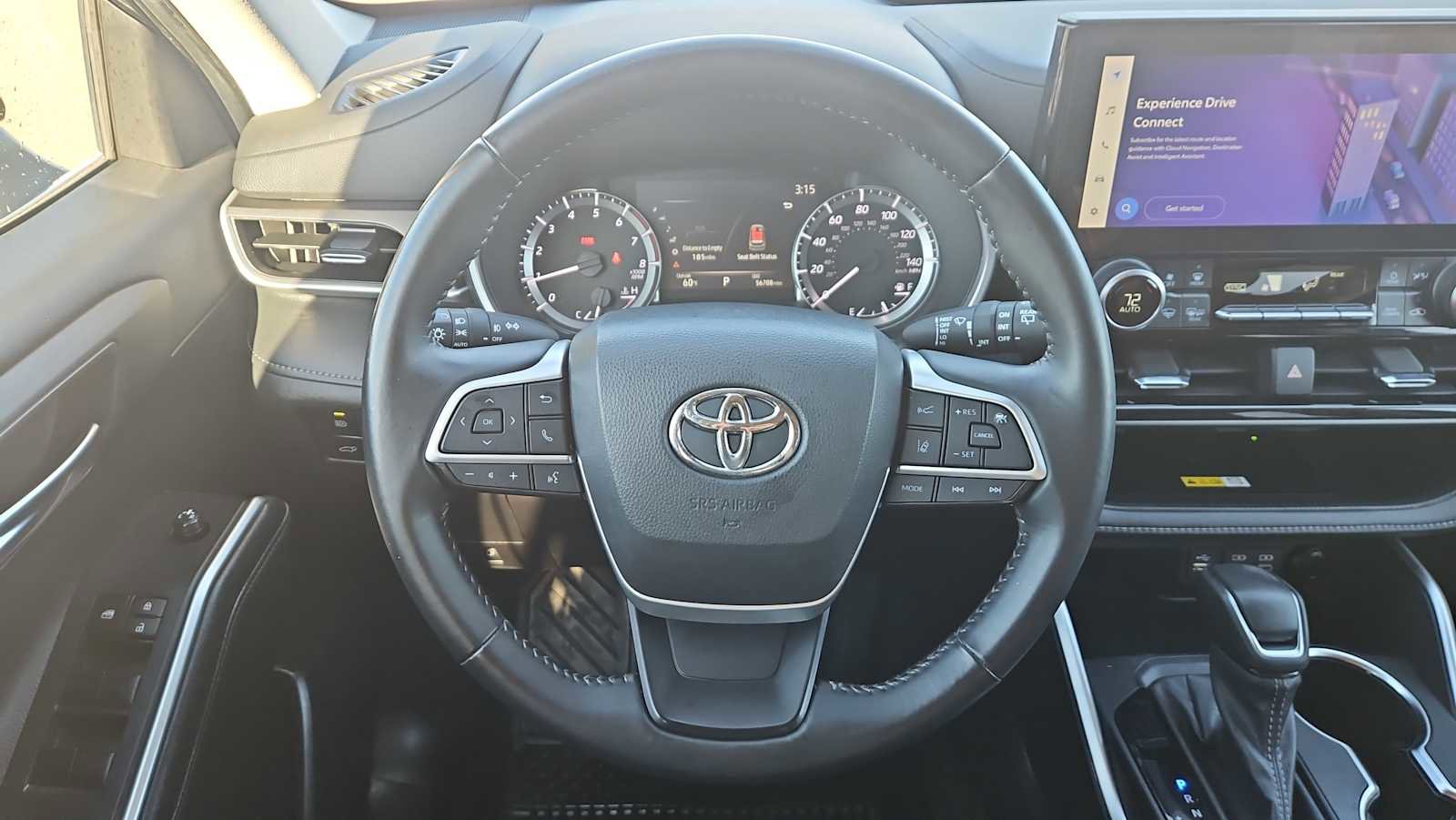 Used 2023 Toyota Highlander XLE image 11