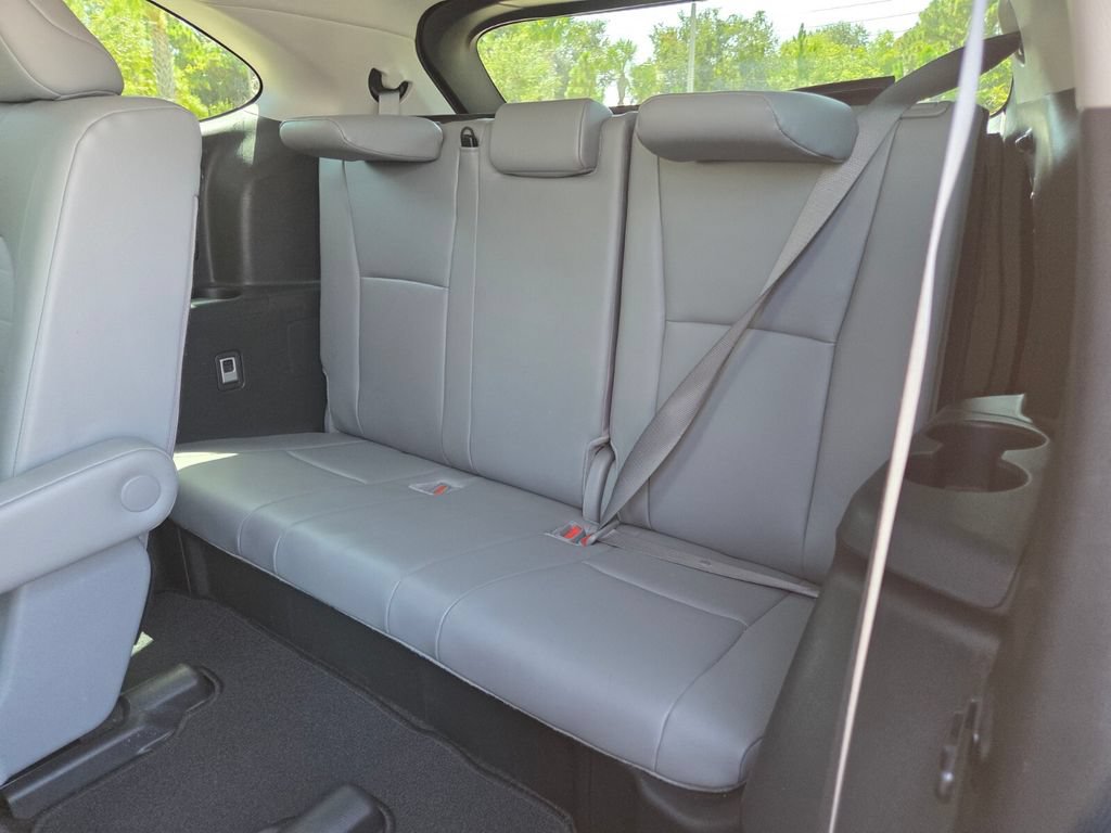 Used 2024 Toyota Highlander XLE FWD image 22