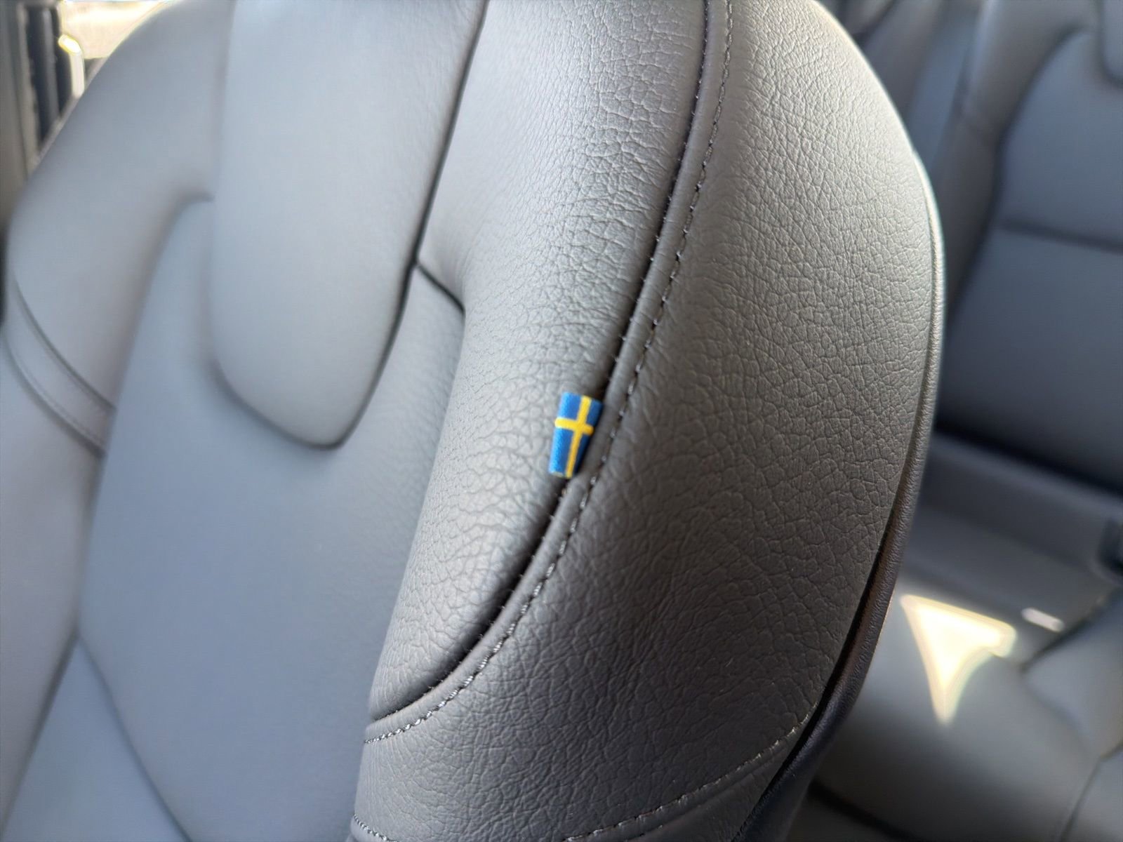 Certified 2025 Volvo S90 B6 Plus w/ Protection Package Premier image 96