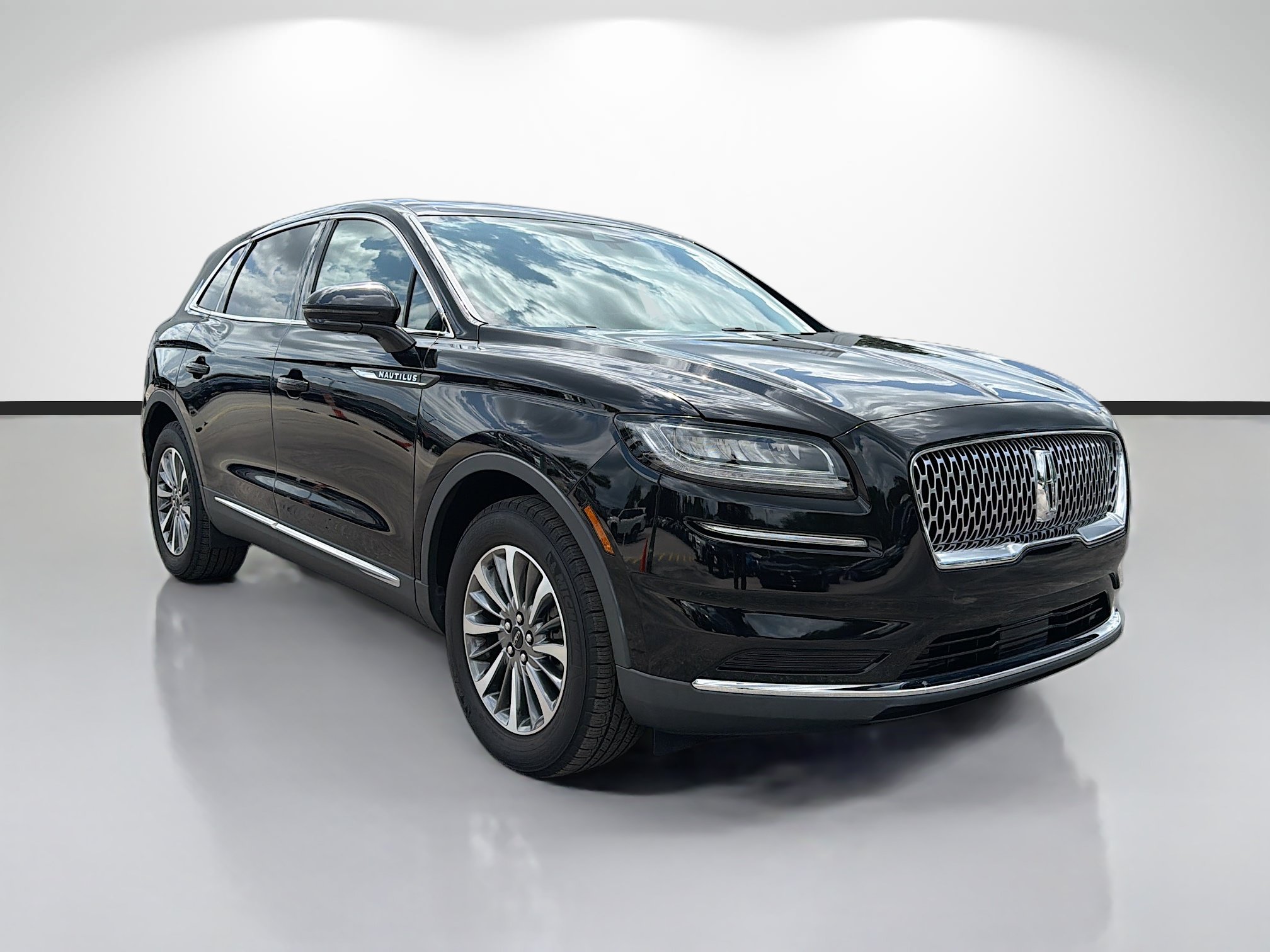 Used 2022 Lincoln Nautilus FWD w/ Premium Package image 7