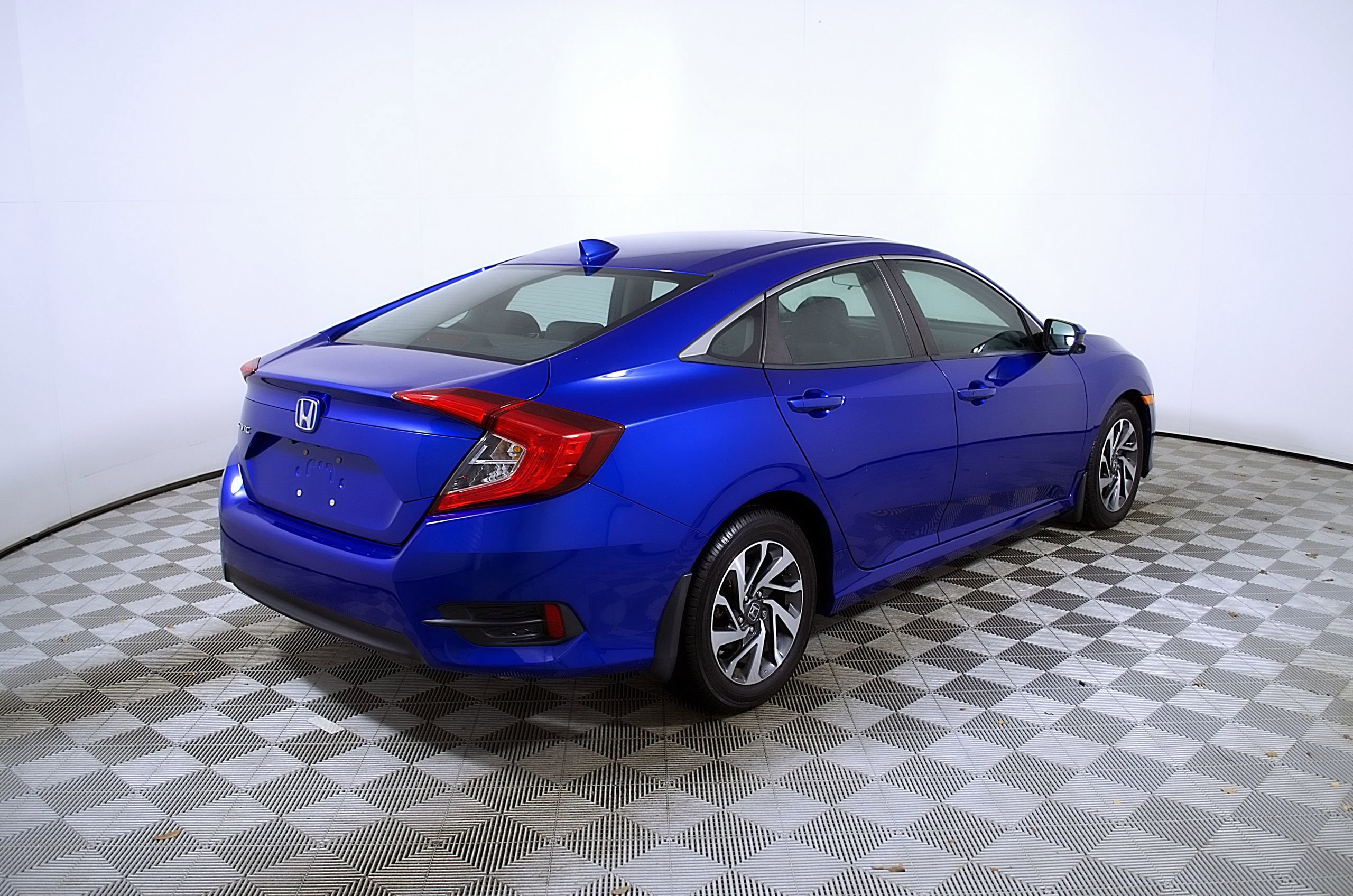 Used 2018 Honda Civic EX image 8