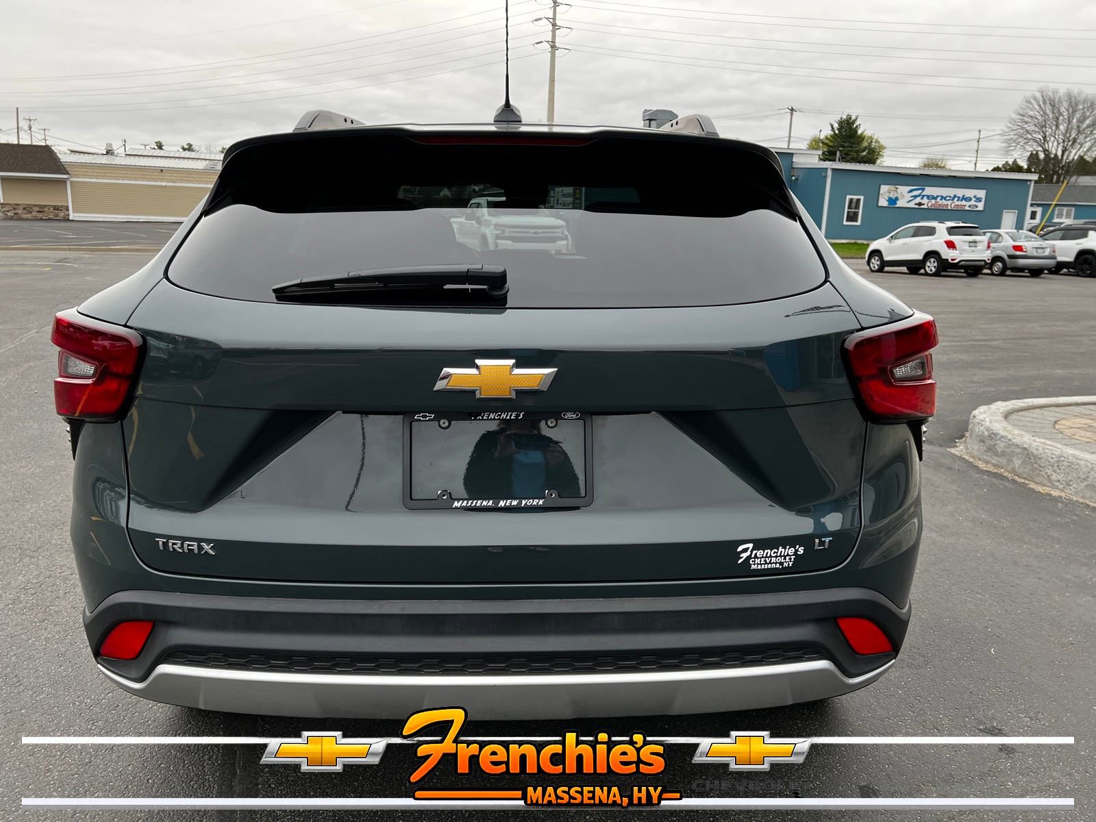 Used 2025 Chevrolet Trax LT w/ LT Convenience Package FWD image 4