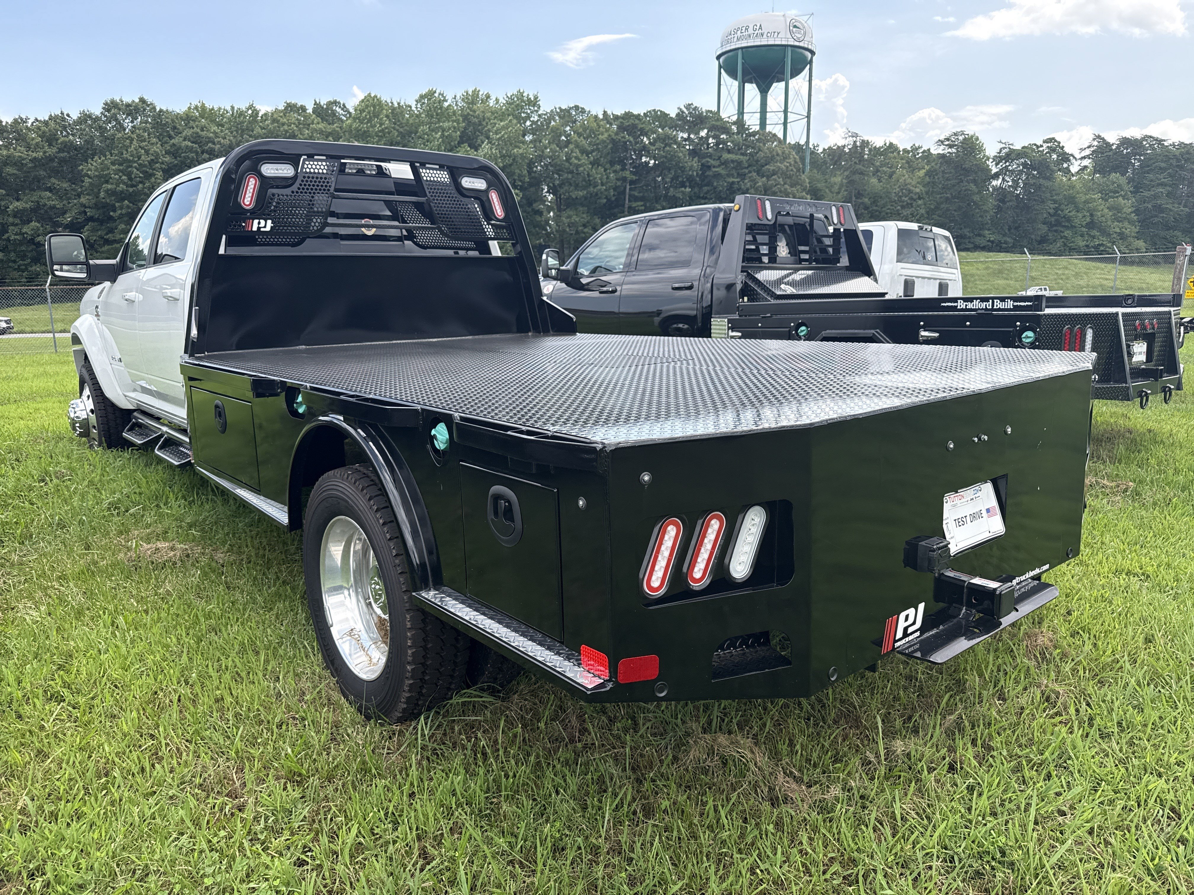 New 2026 RAM 5500 4x4 Crew Cab w/ Laramie Trim Package image 5