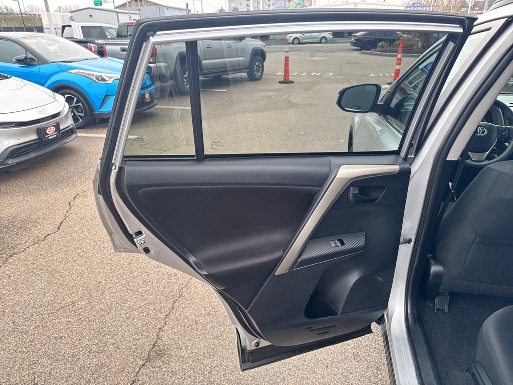 Used 2014 Toyota RAV4 LE image 35