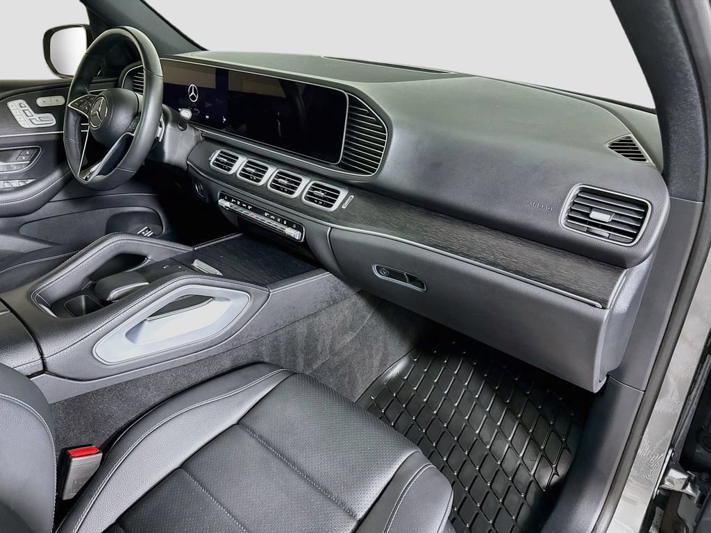 Used 2025 Mercedes-Benz GLE 450e 4MATIC w/ Winter Package image 29