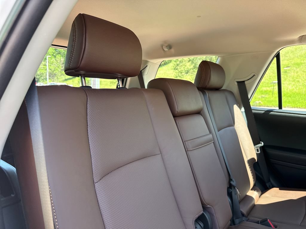 Used 2024 Toyota 4Runner Limited AWD/4WD image 26