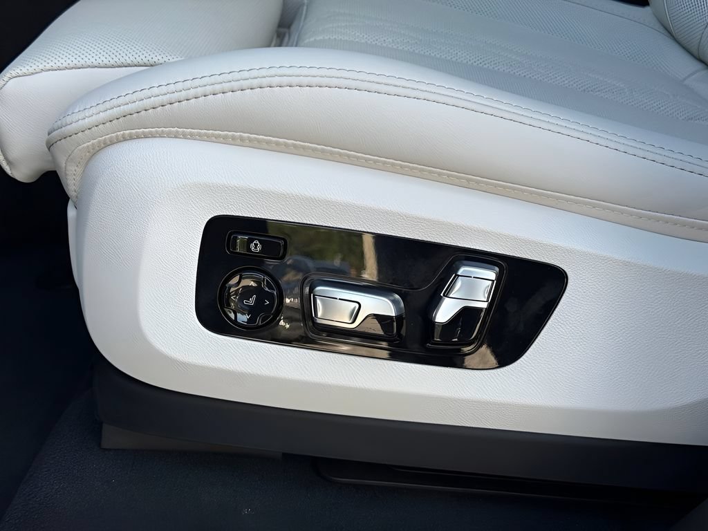 New 2027 BMW X7 xDrive40i w/ Executive Package AWD/4WD image 12