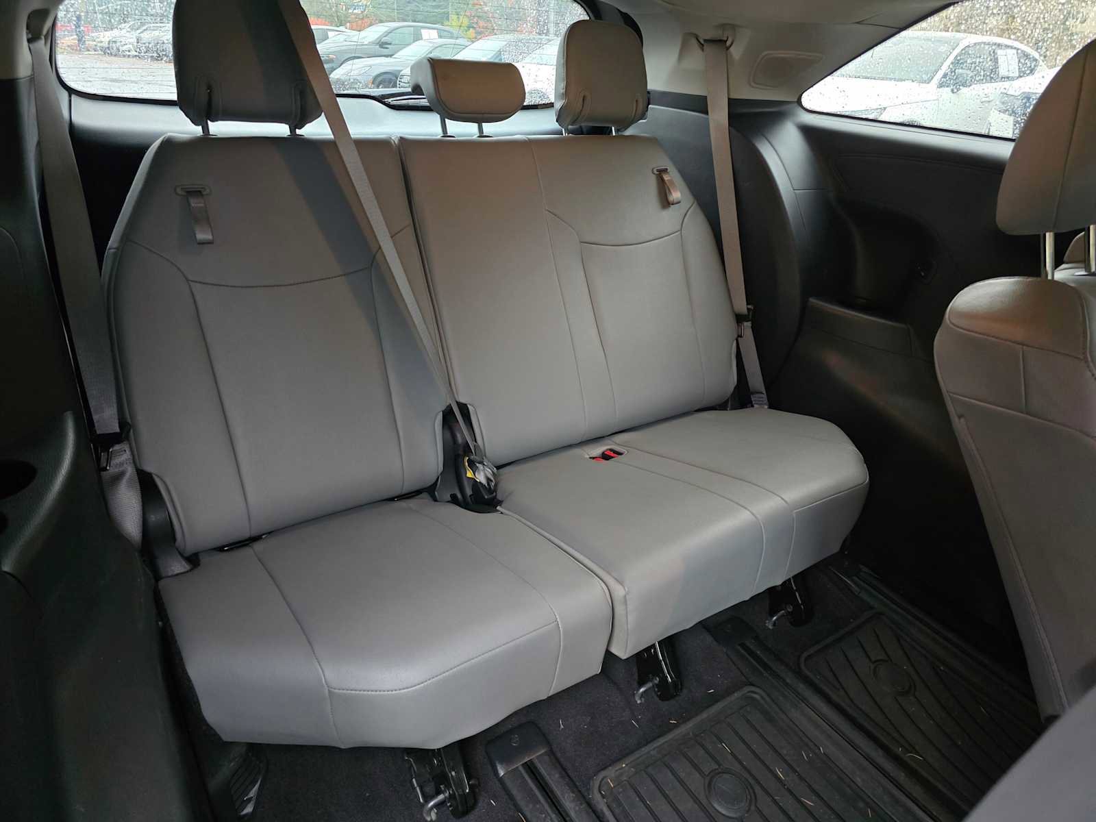 Used 2025 Toyota Sienna XLE image 14
