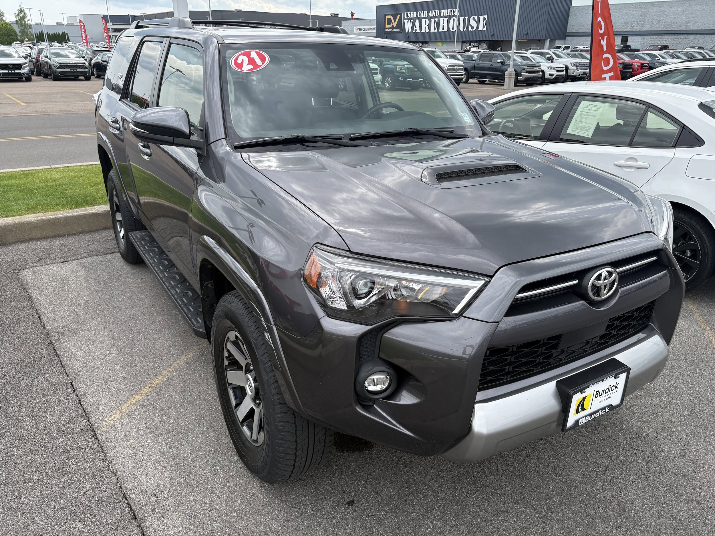 Used 2021 Toyota 4Runner TRD Off-Road Premium w/ Moonroof Package AWD/4WD image 2