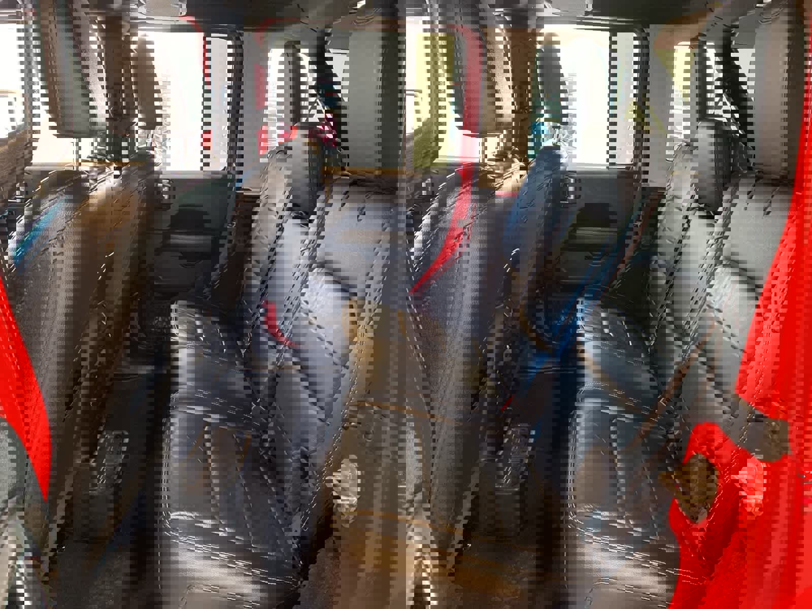 Used 2018 Jeep Wrangler Unlimited Sahara w/ Uconnect 4C Nav & Sound Group image 25