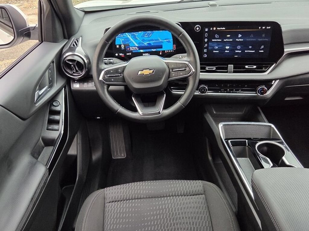 Used 2025 Chevrolet Equinox LT AWD/4WD image 9