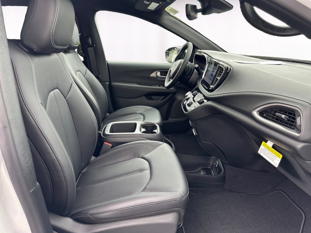 New 2025 Chrysler Pacifica Select FWD image 15
