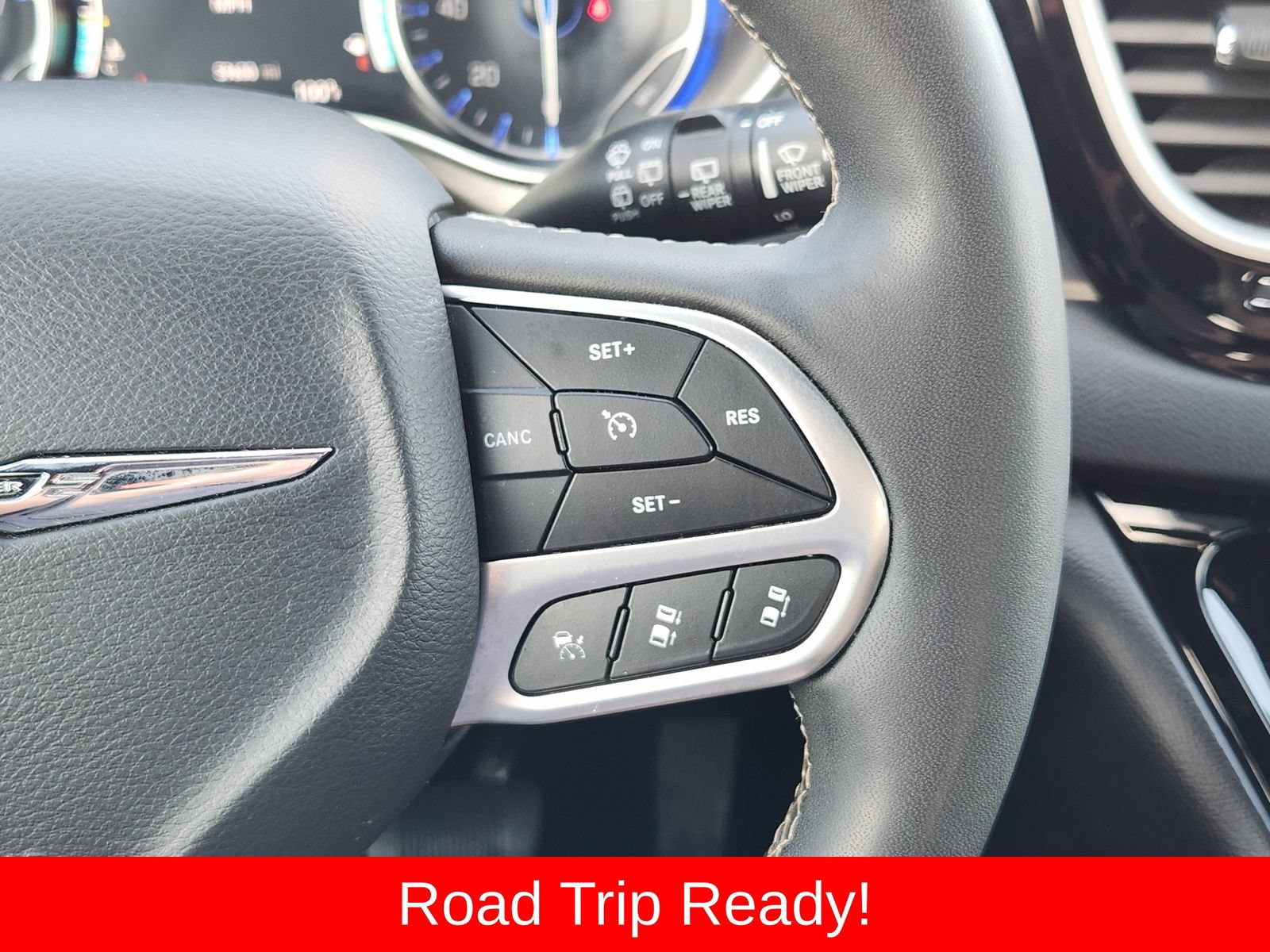 Used 2025 Chrysler Pacifica Select FWD image 38