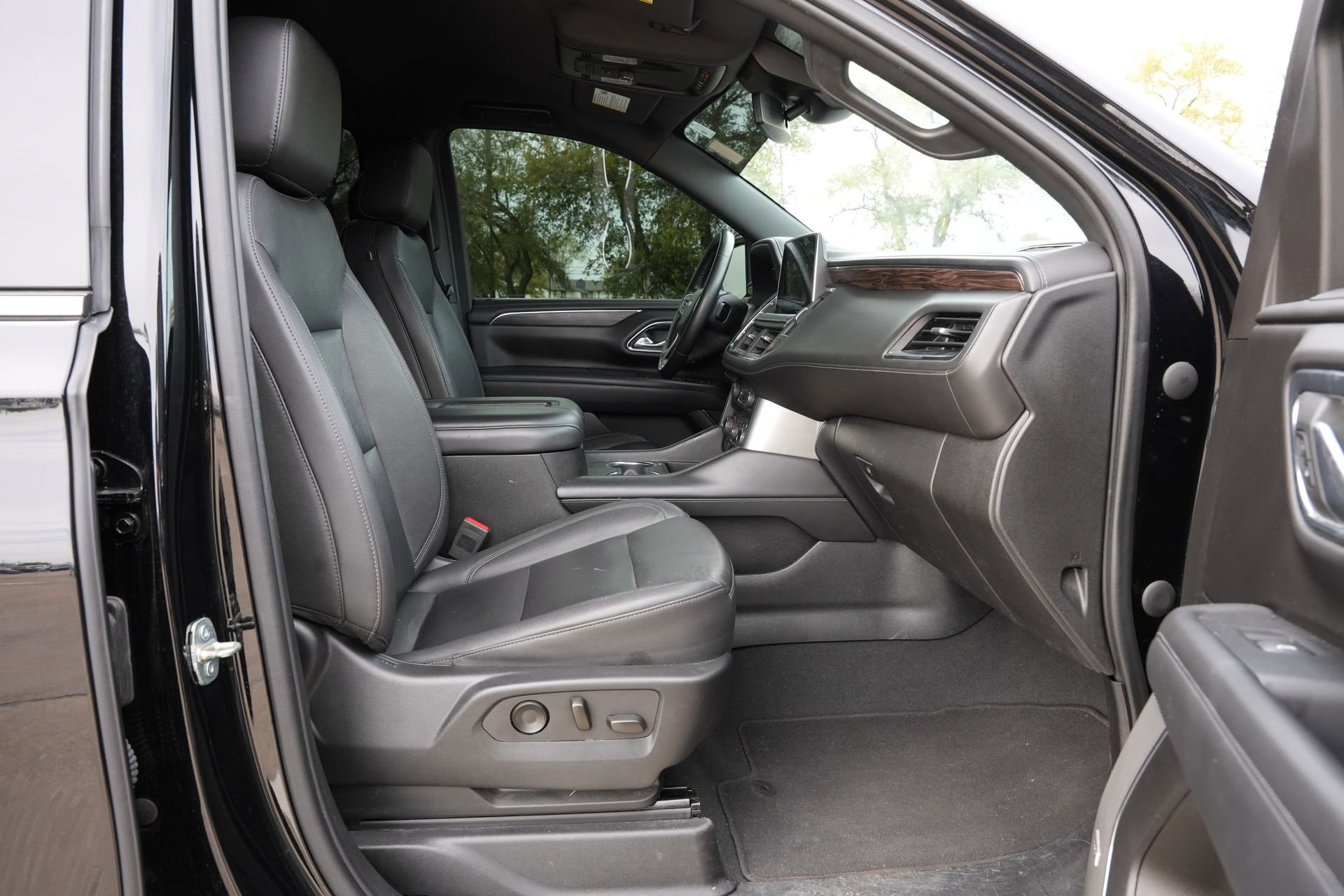 Used 2023 Chevrolet Suburban LT AWD/4WD image 26