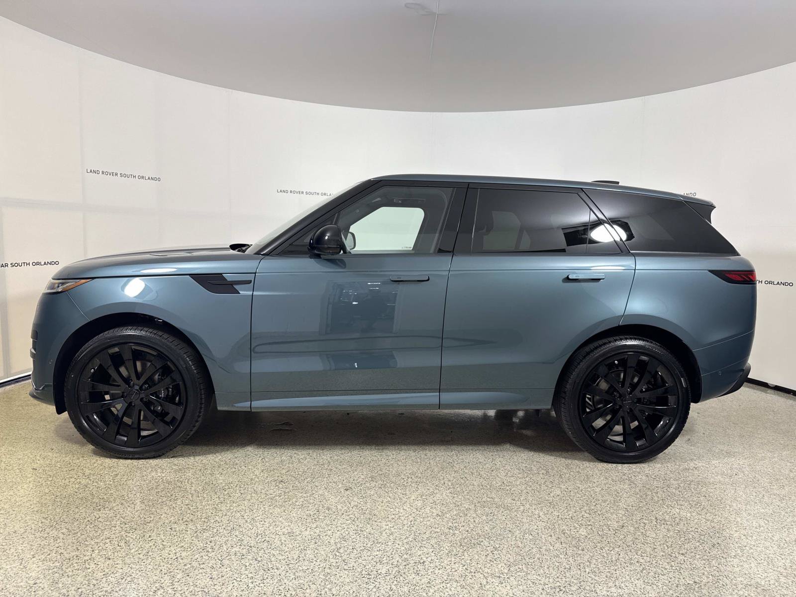 New 2026 Land Rover Range Rover Sport Dynamic SE AWD/4WD image 2