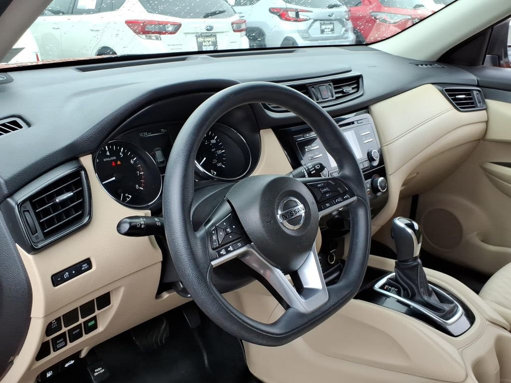 Used 2017 Nissan Rogue S AWD/4WD image 10
