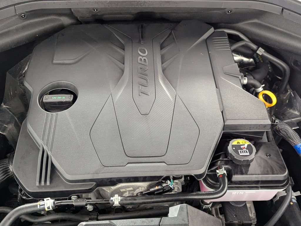 Used 2025 Genesis GV70 2.5T AWD/4WD image 11