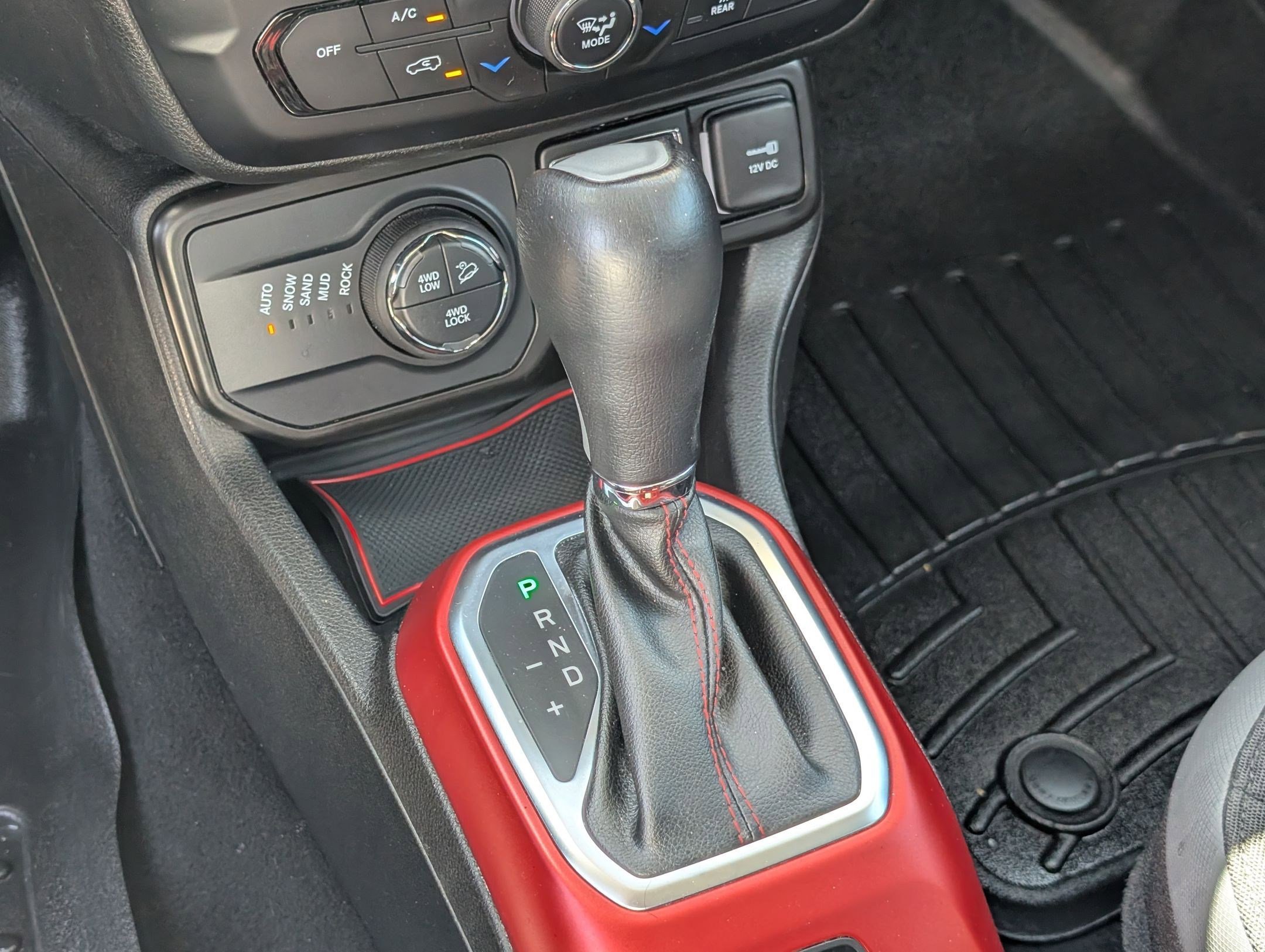 Used 2021 Jeep Renegade Trailhawk AWD/4WD image 23