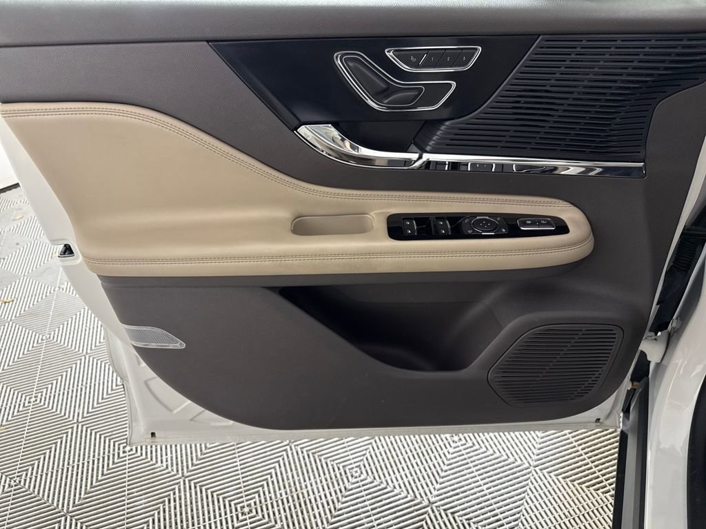 Used 2022 Lincoln Corsair AWD w/ Equipment Group 101A image 11