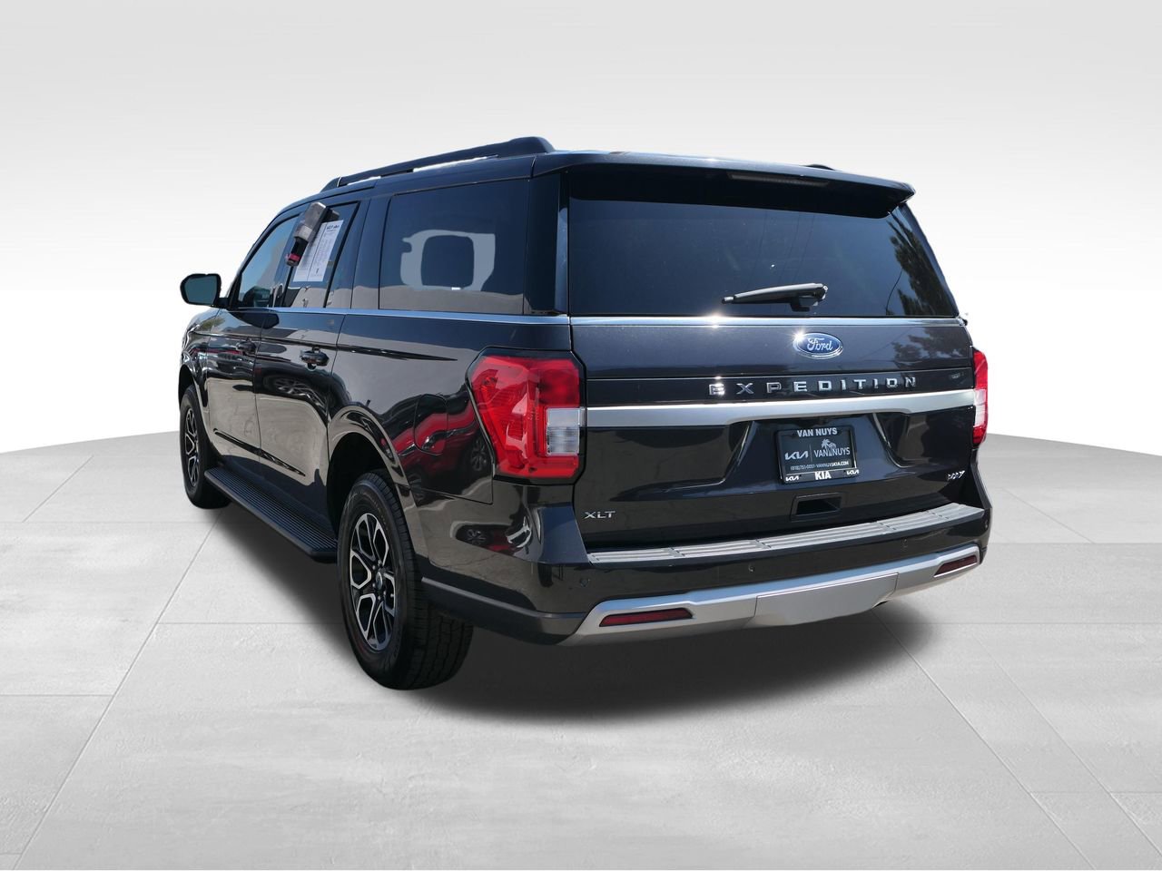 Used 2024 Ford Expedition Max XLT image 5
