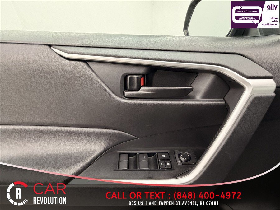 Used 2025 Toyota RAV4 LE AWD/4WD image 11