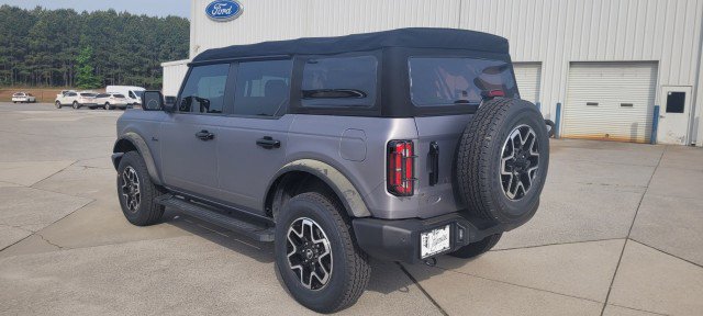 Used 2022 Ford Bronco Outer Banks image 2
