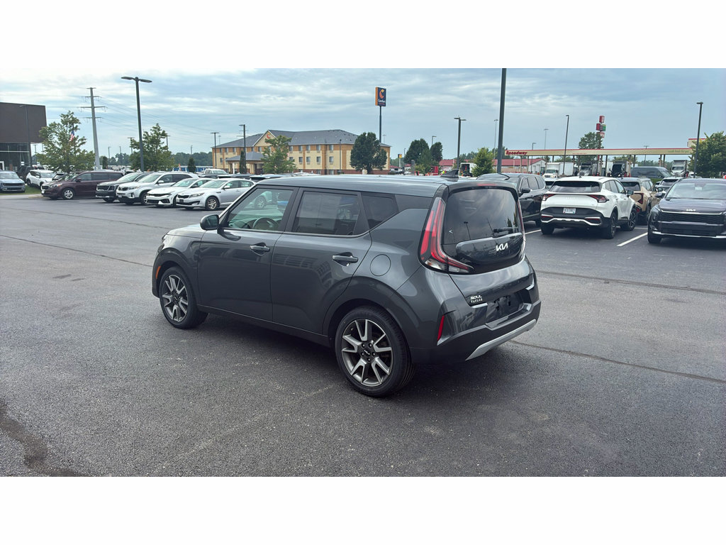 Used 2024 Kia Soul EX w/ Option Group 015 FWD image 5