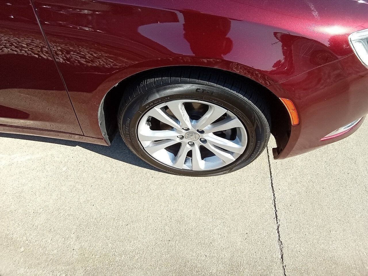 Used 2015 Chrysler 200 Limited FWD image 15