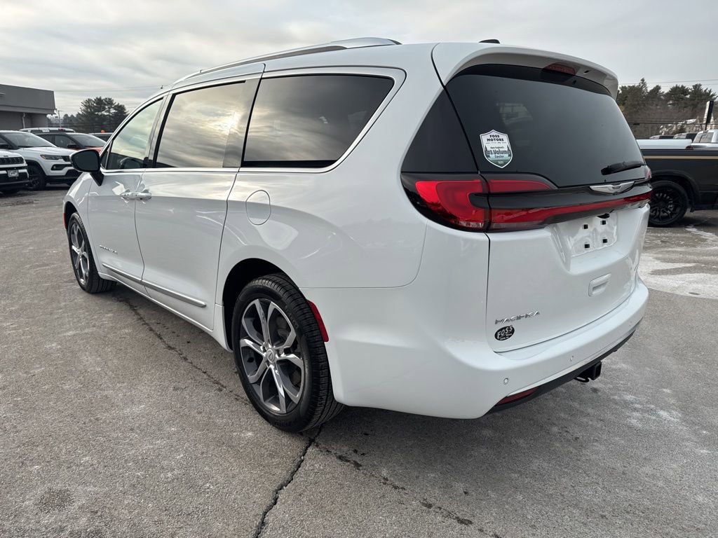 New 2026 Chrysler Pacifica Pinnacle w/ Trailer Tow Group AWD/4WD image 3