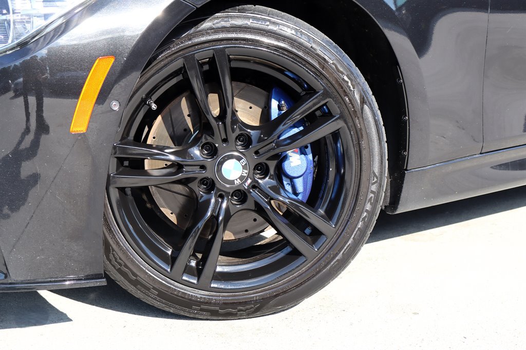 Used 2016 BMW 340i Sedan w/ M Sport Package RWD image 10