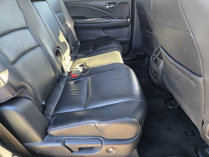 Used 2018 Honda Pilot Touring image 16