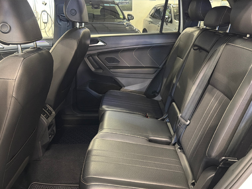 Used 2022 Volkswagen Tiguan SE R-Line AWD/4WD image 24