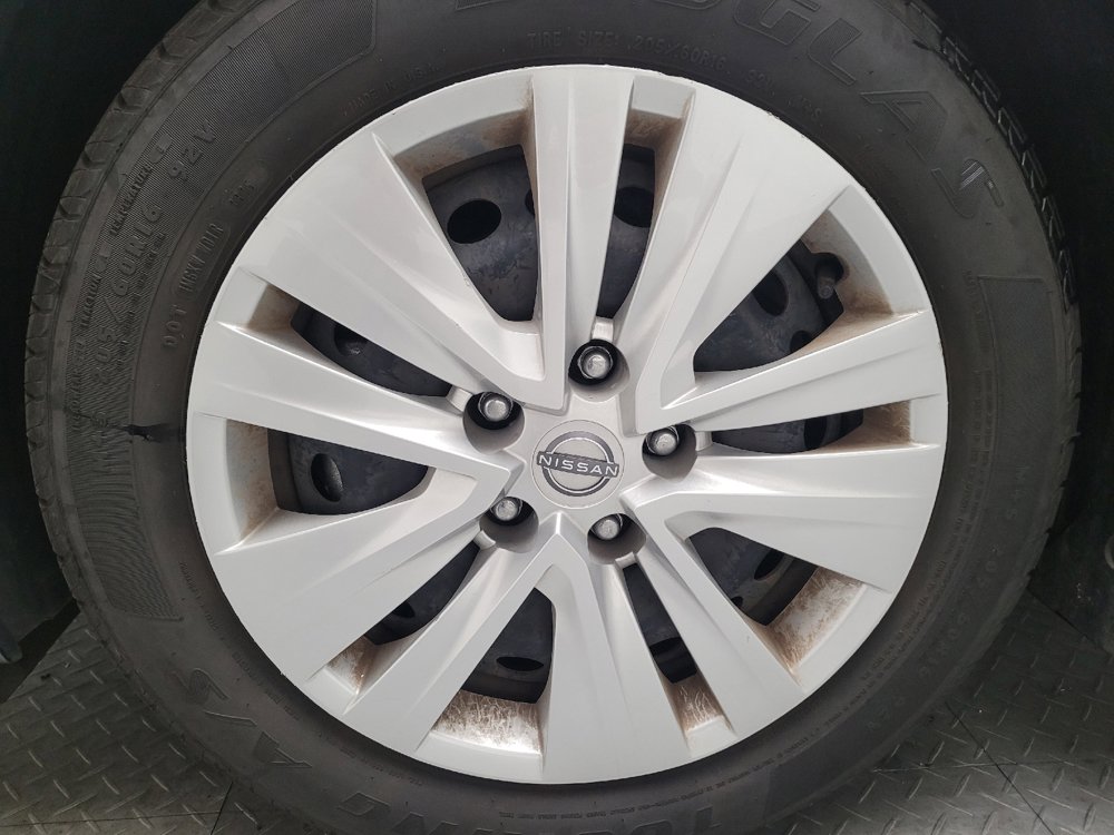 Used 2025 Nissan Sentra S FWD image 31