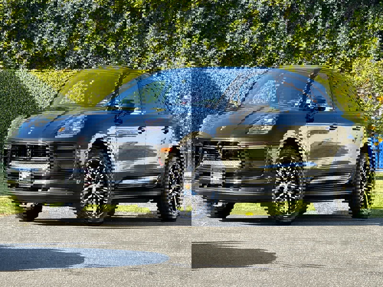 Used 2025 Porsche Macan image 1