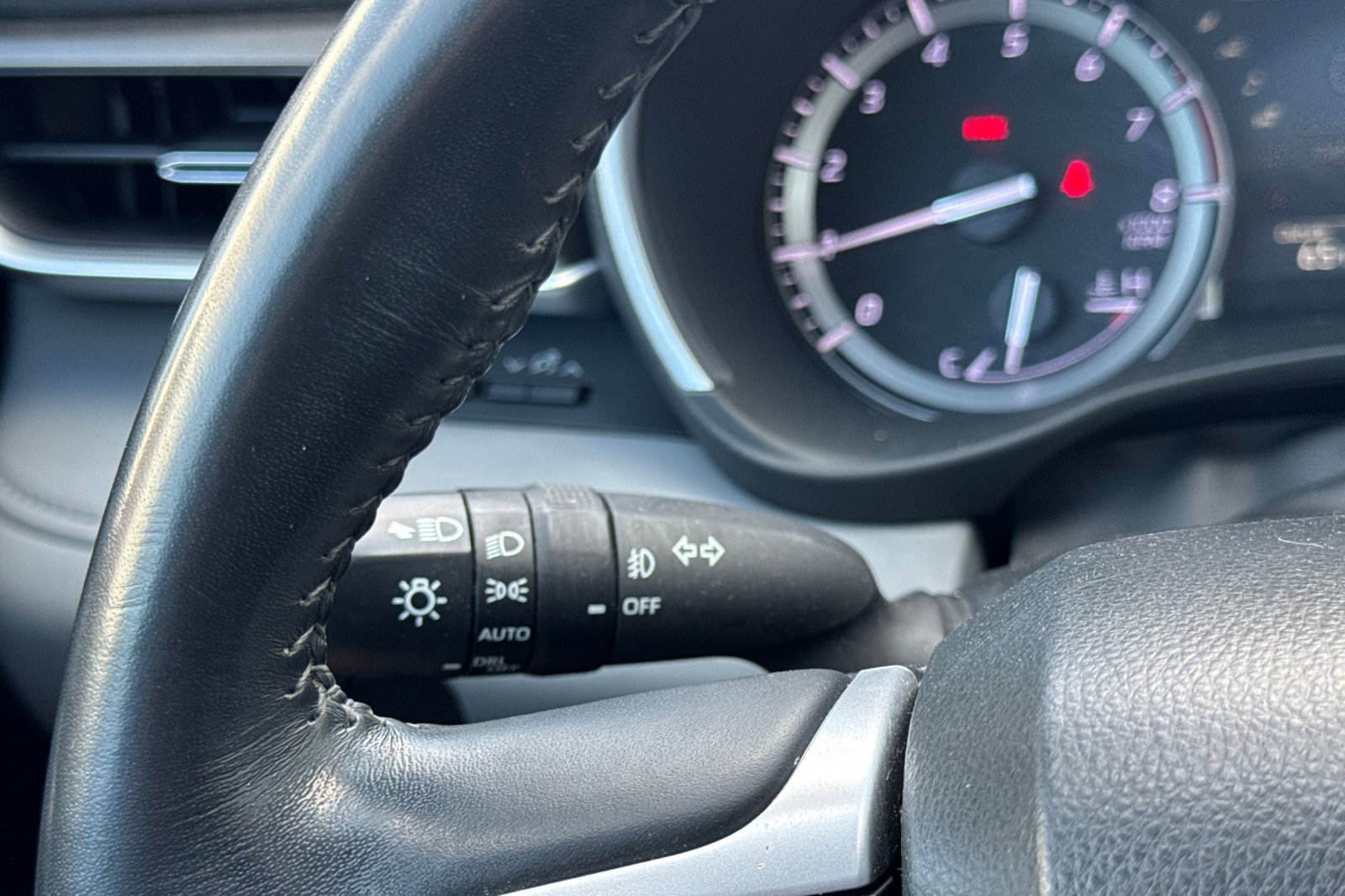 Used 2022 Toyota Highlander XLE image 39