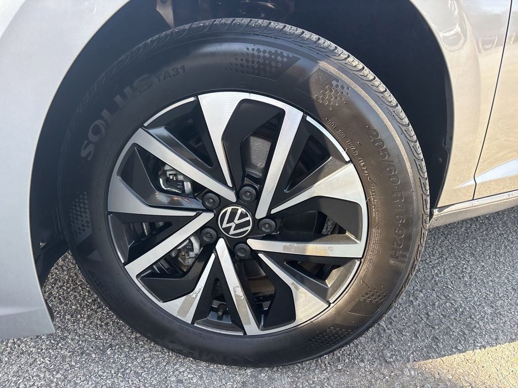 Used 2024 Volkswagen Jetta S image 2