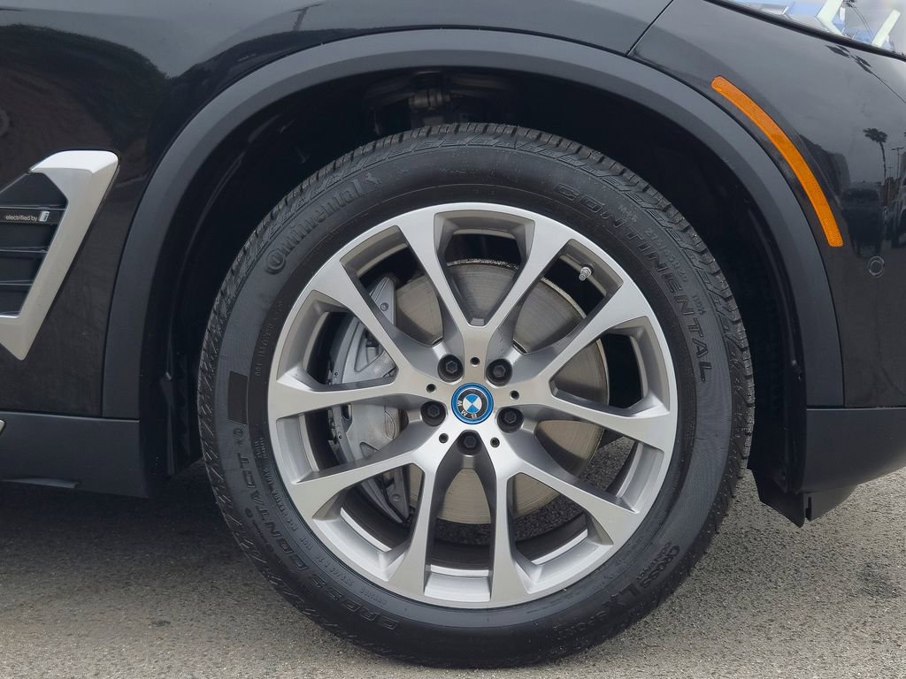 Certified 2024 BMW X5 xDrive50e w/ Premium Package AWD/4WD image 7