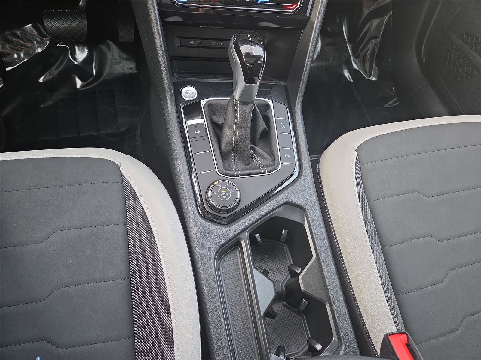 Used 2025 Volkswagen Taos SE w/ Panoramic Sunroof Package image 20