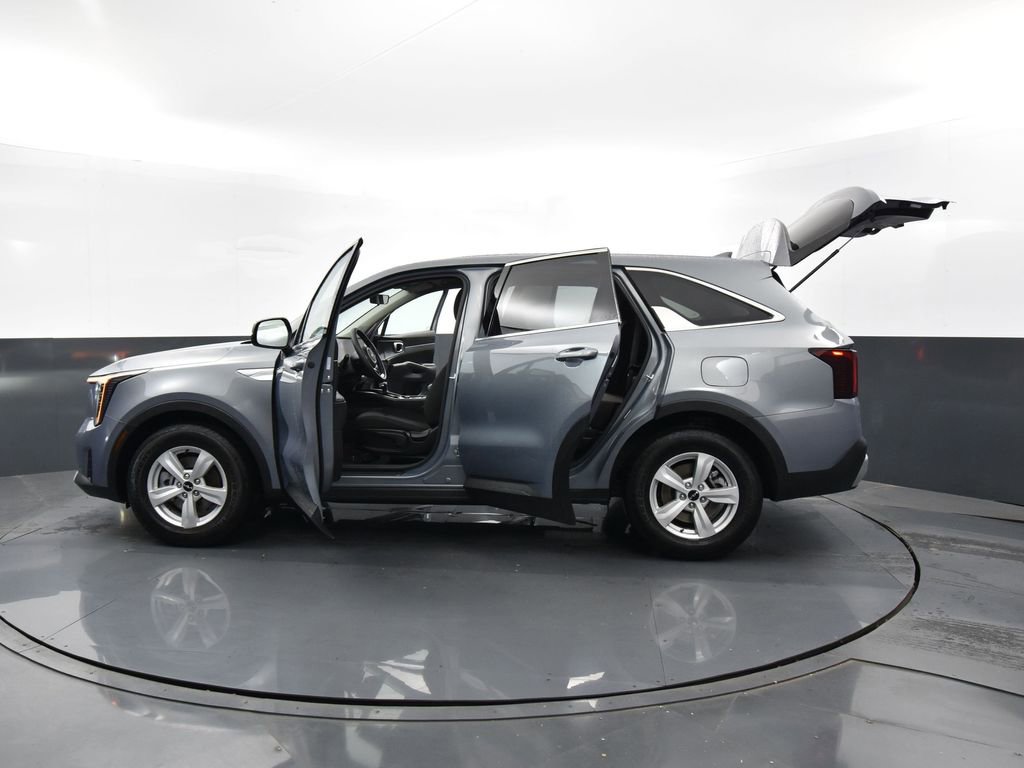 Certified 2025 Kia Sorento LX image 34