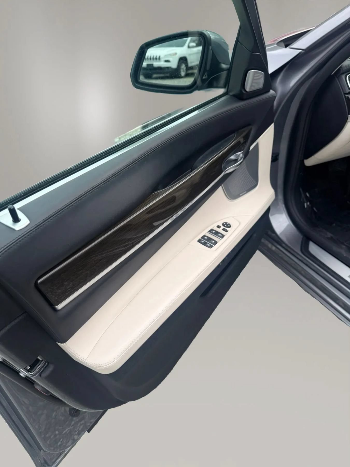Used 2013 BMW 750Li RWD image 19