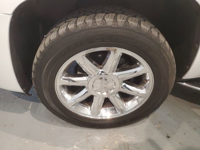 Used 2010 GMC Yukon XL Denali image 28
