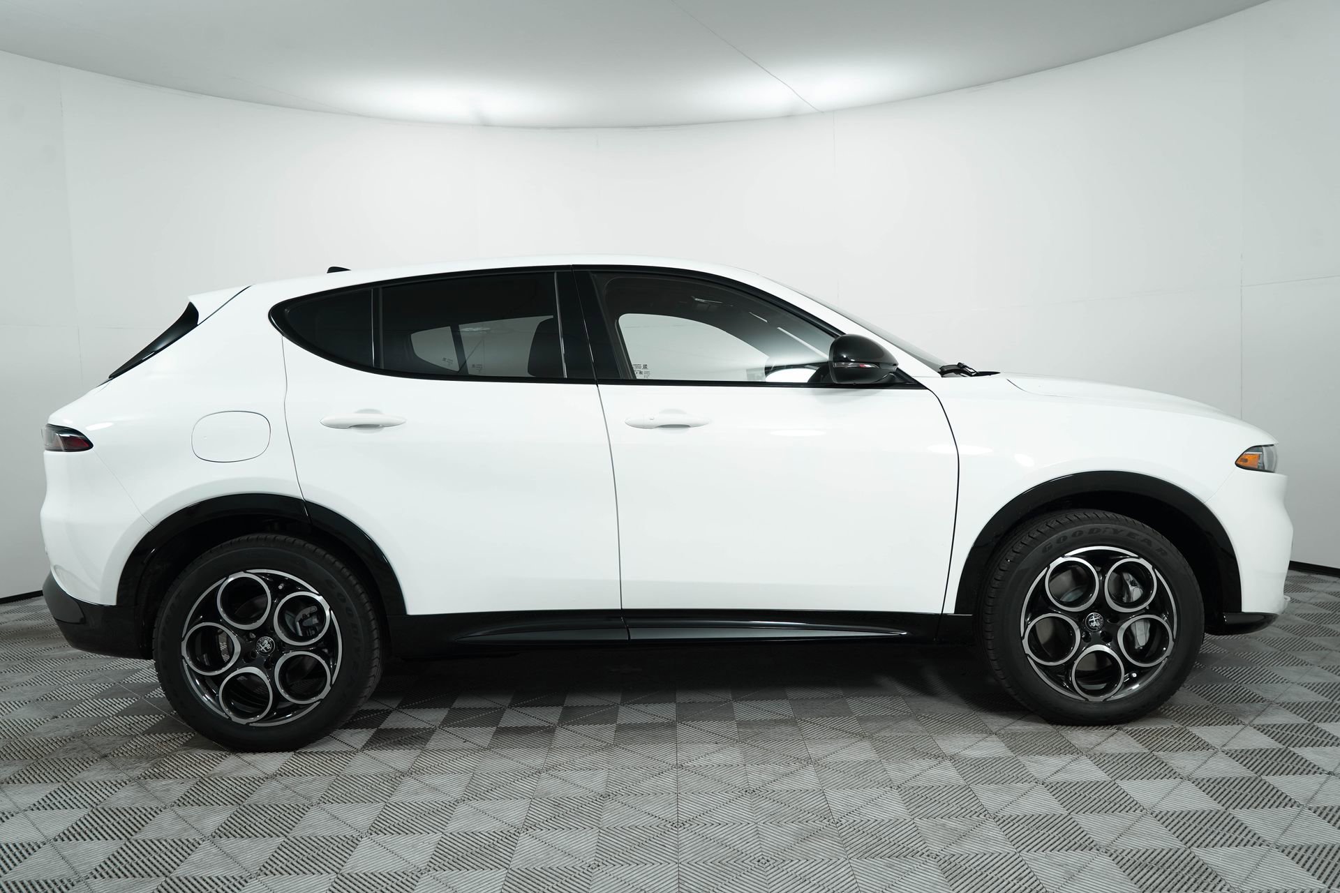 New 2025 Alfa Romeo Tonale w/ Premium Package image 8
