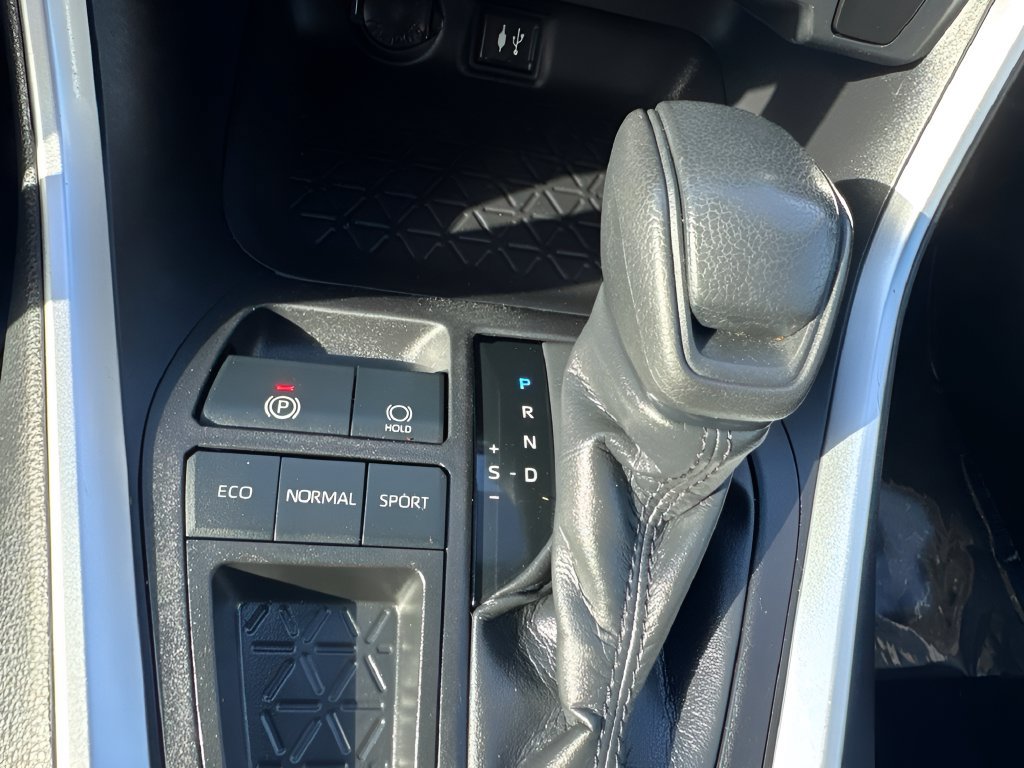 Used 2019 Toyota RAV4 XLE FWD image 12